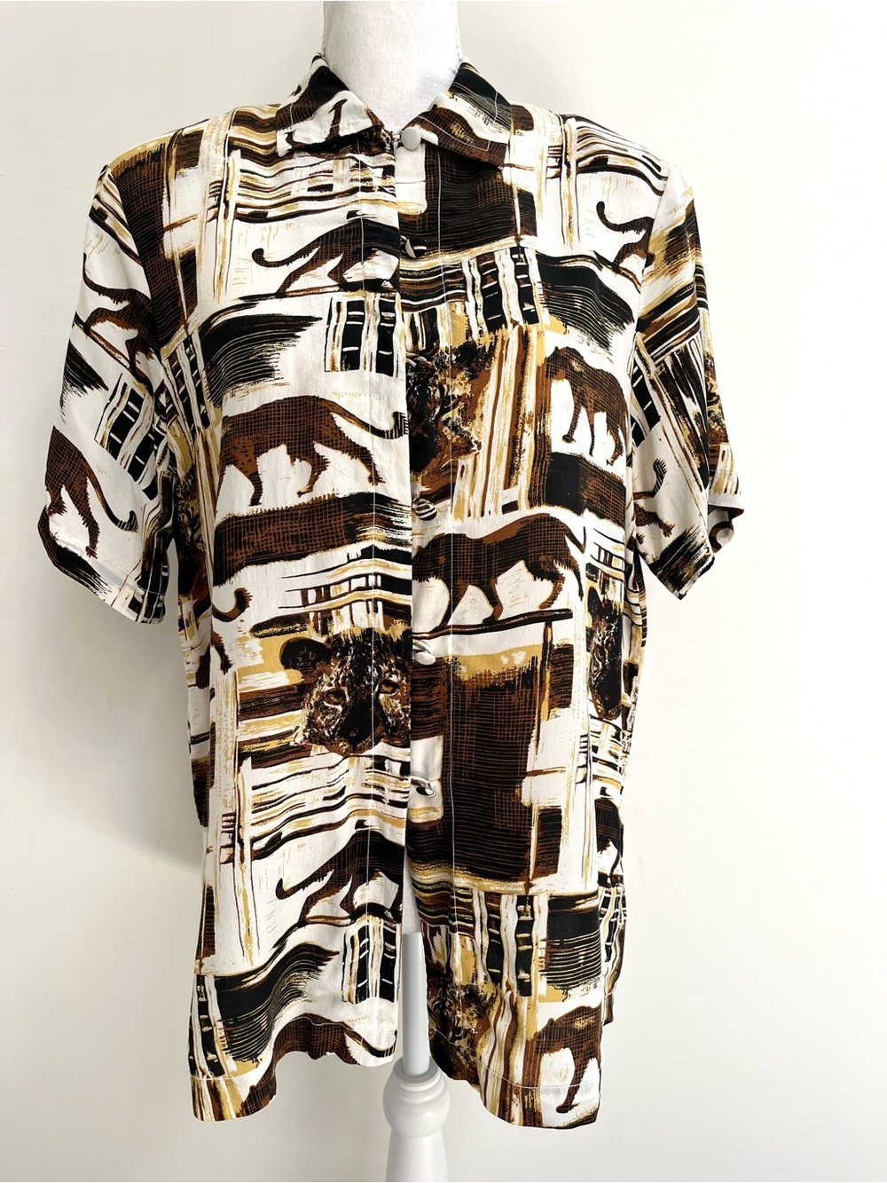 Vintage Q-Silk short-sleeve button-up top abstract big cat lion safari print M